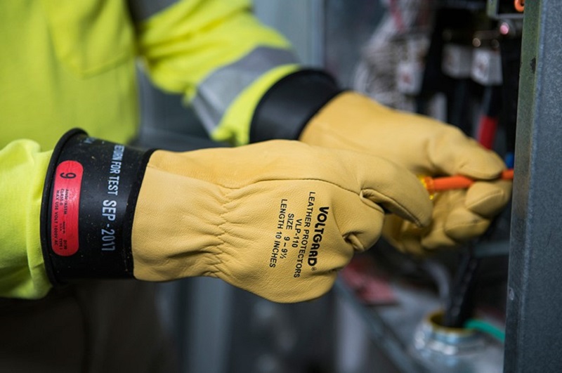 The Importance Of Wearing Rubber Gloves As An Electrician
